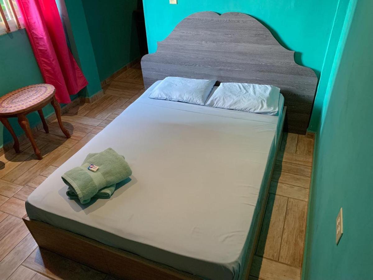 Valerie Emanuel Apartments Bocas Town Kültér fotó
